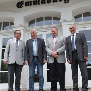 Prof. Dr. Siegfried Bien (l.) Falk Heinirchs (2.v.l) Dr. Said Moshref Dehkordy (r.) Jörg Moses (2.v.r.).