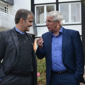 Thomas Dörr, Geschäftsführer des Ev. Johanneswerks in der Region Wittgenstein, begleitete Falk Heinrichs (SPD-MdL) auf einem Rundgang durch die Klinik Wittgenstein.
